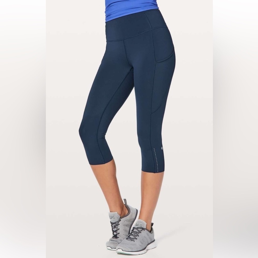 Lululemon Fast Free Crop II 19” Size 6 II Reflective Dark Blue